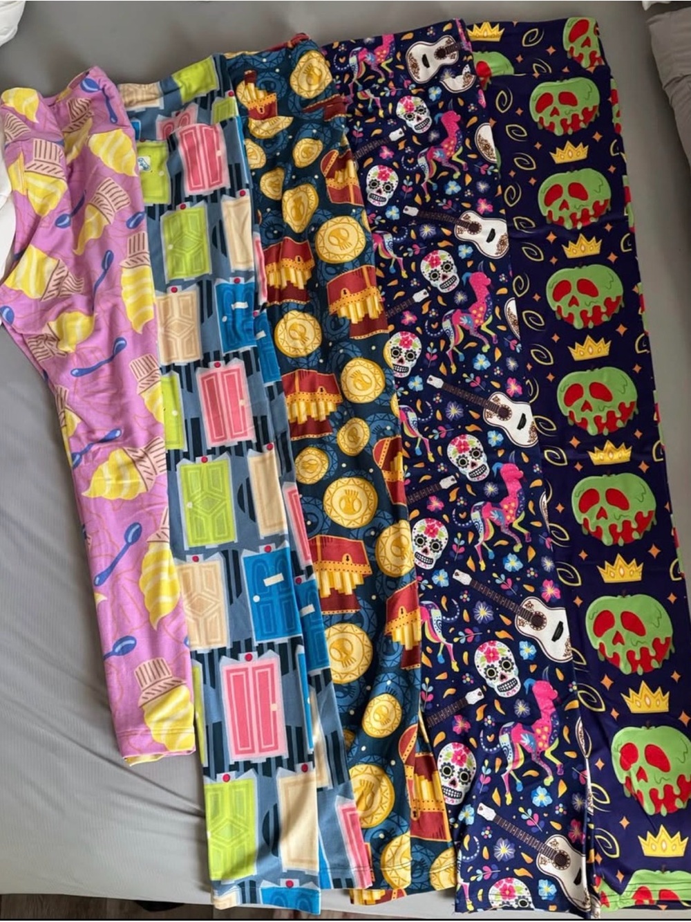 Women’s Disney inspired OS leggings and capri pant